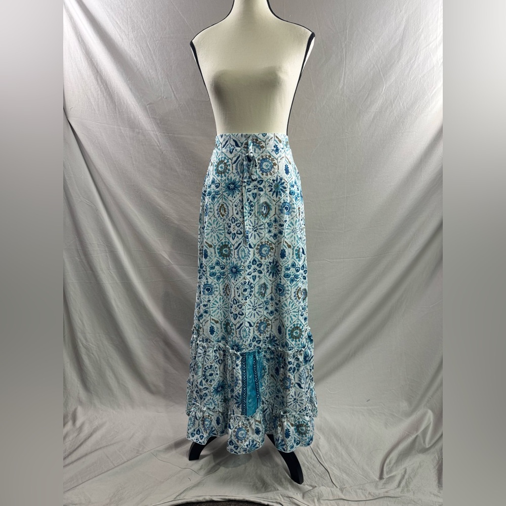LAST ONE ๐ฅ Boho Printed Maxi Skirt With Umbrella Hem Blue - Picture 4 of 4